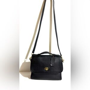Coach vintage Elegant Black Leather crossbody Bag